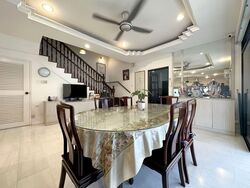 Phillips Avenue (D19), Terrace #571799481